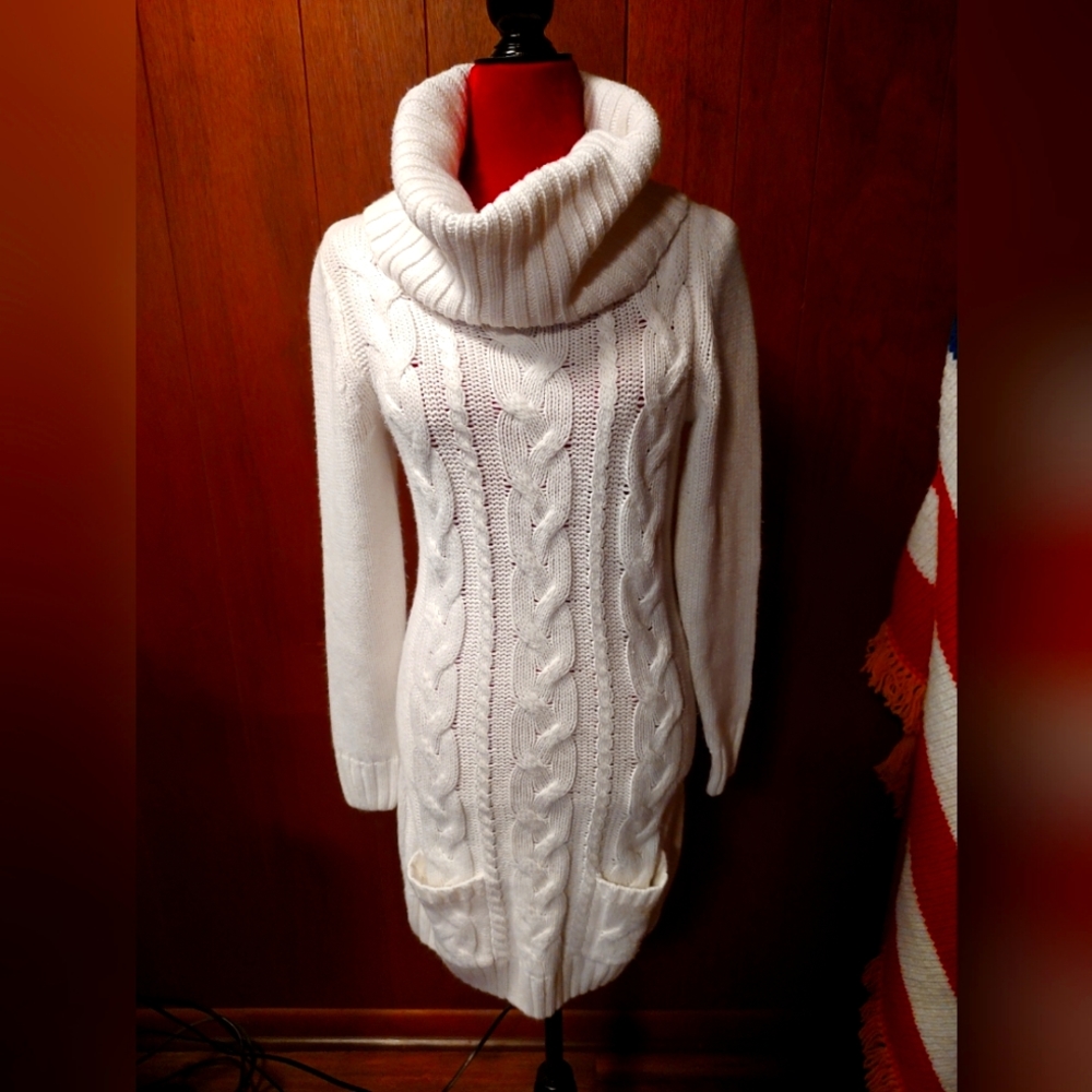 SOLD!Venus Cable Knit "Fisherman" Cream Sweater W/Pockets Size M
